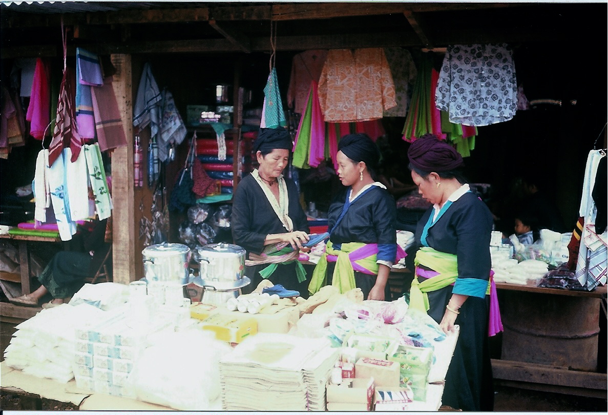 hmongwomen.jpg